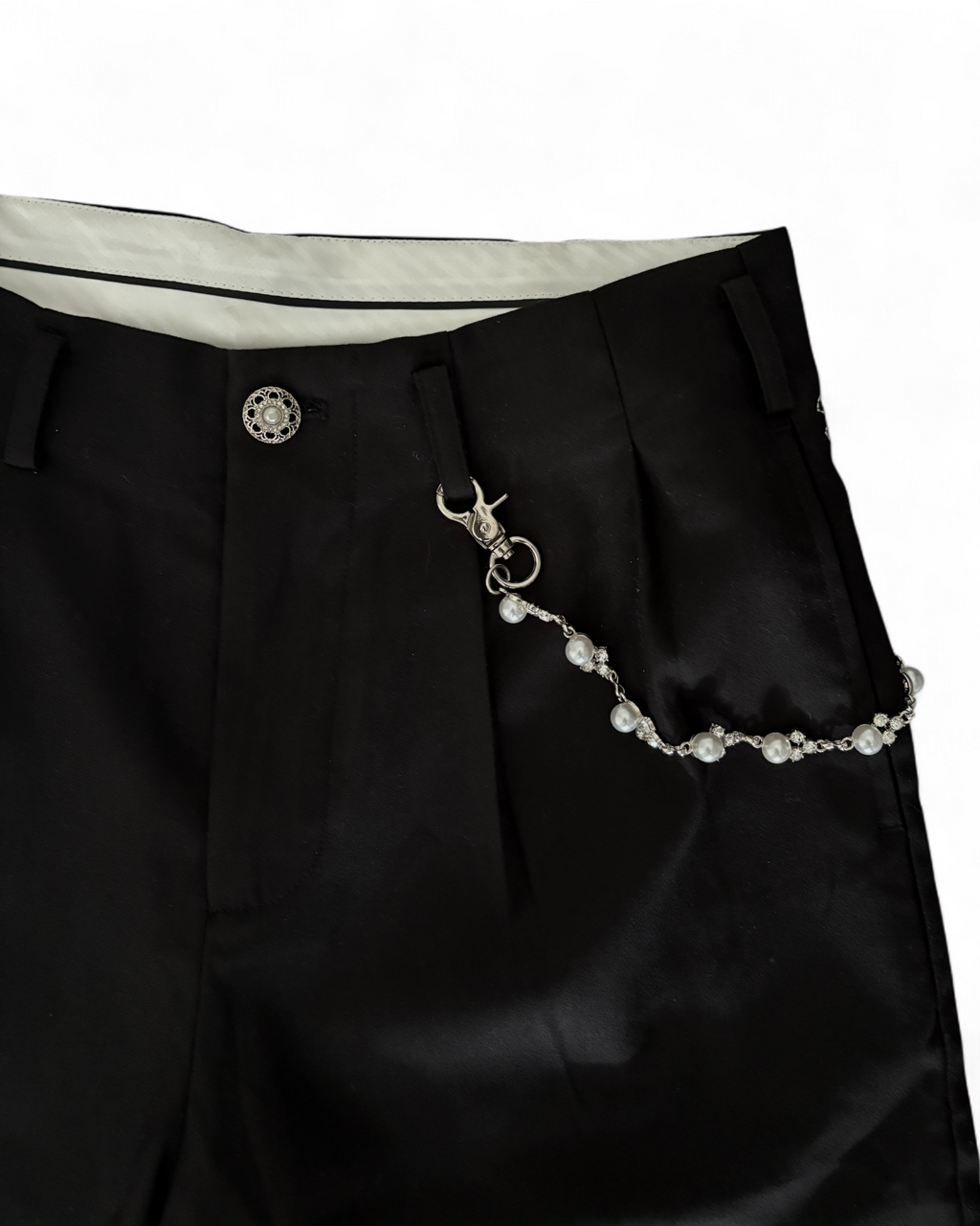 TAILORED SHORTS & CHAIN