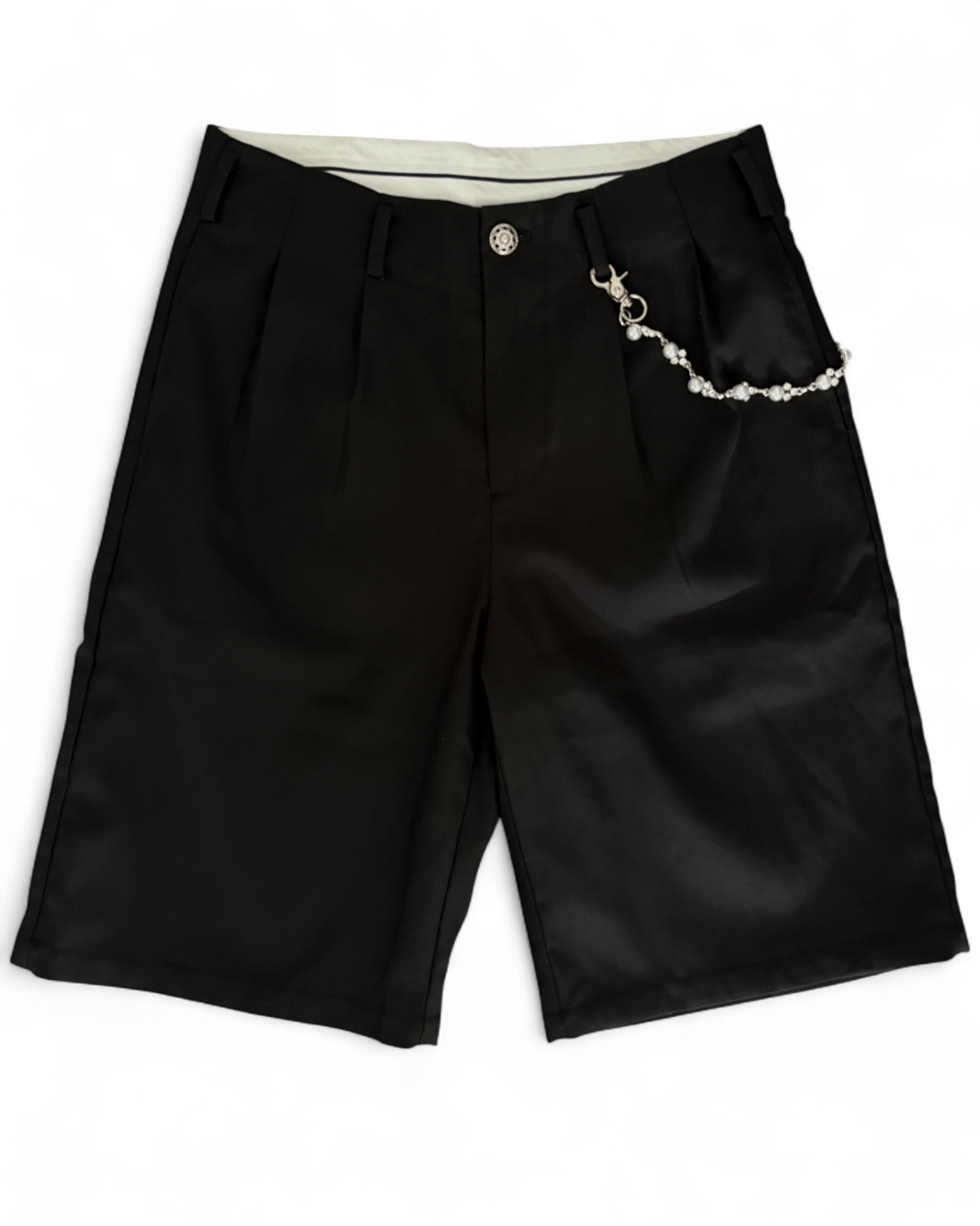 TAILORED SHORTS & CHAIN