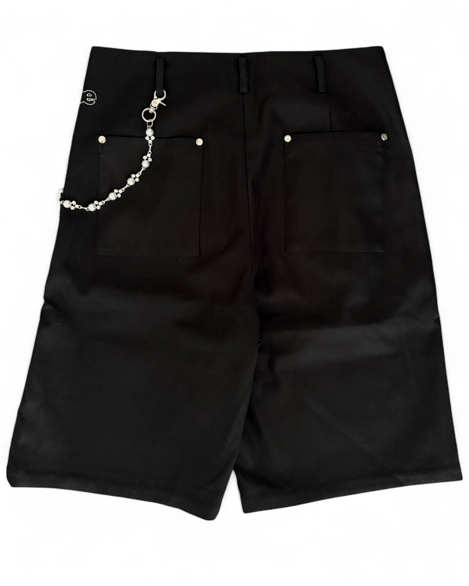 TAILORED SHORTS & CHAIN